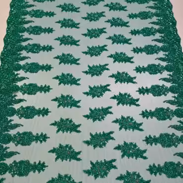 tiulowa koronka zielona wykonczona z koralikami i cekinamiB