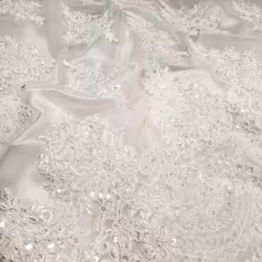 koronka biala smietankowa cekiny i koraliki na tiuluA