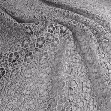 srebrna koronka material azurowy wzor kwiatkiA