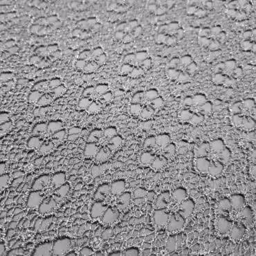 srebrna koronka material azurowy wzor kwiatkiB