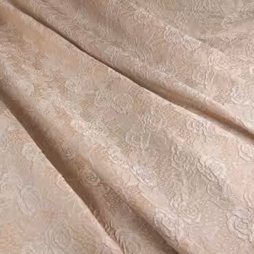 zakardowy material w roze bezowy z perlowa bielaB