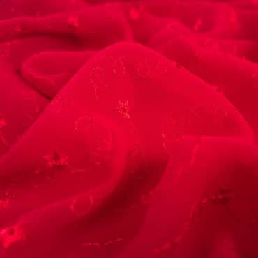 czerwony szyfon haftowany wzor drobne kwiatuszkiA