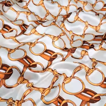 jedwab satynowy elastyczny motyw konie wzor wedzidlaA