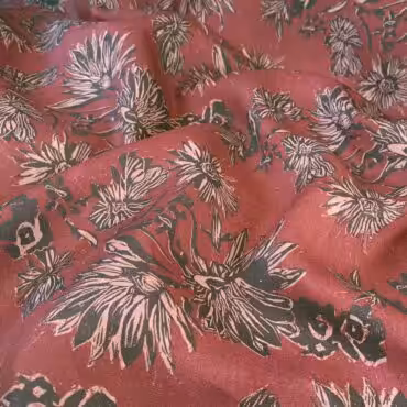 len naturalny wzor kwiaty marsala z rozem i czerniaA