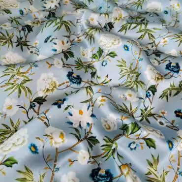 jedwab markowy wzor drobne kwiatki na blekicie satynaA