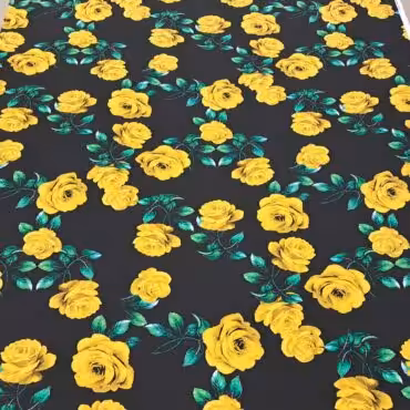 jedwab w roze zolte na czerni naturalny krepdeszynB