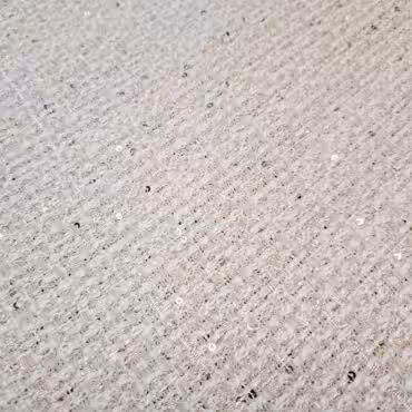 chanelka biala z szampanskimi tasiemkami i zlotymi cekinamiB