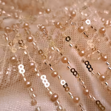 tiul z koralikami i cekinami szampanski zloty elastycznyA