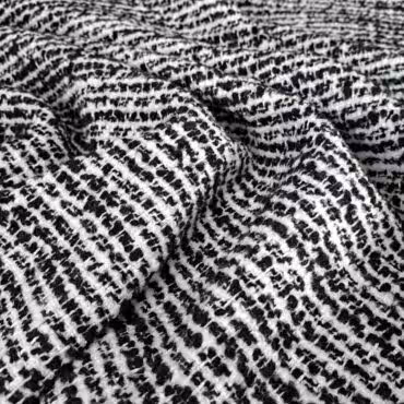 naturalna chanelka z welny bialo-czarna boucleA