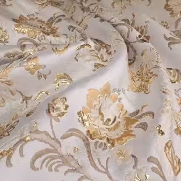 zakard w kwiaty zloty i bez na perlowej bieliA