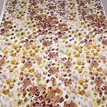 naturalny jedwab elastyczny wzór cętki zielone satyna panterka kolorowa