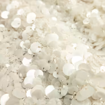 tkanina cekinowa ivory satynowe cekiny na żorżecie