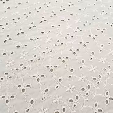 biała bawełna haft angielski drobne prześwity motyw roślinny