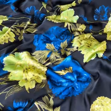 jedwab elastyczny satyna wzór kwiaty piwonie granat