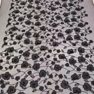 czarna koronka w kwiaty 3d z koralikami i cekinami pełna szerokość materiału