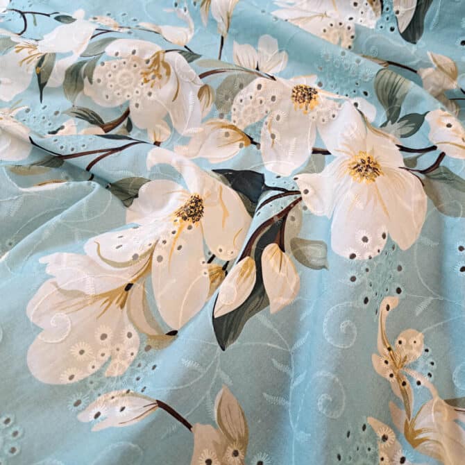 bawełna ażurowa wzór kwiaty magnolie niebieska