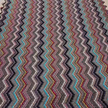 sweterkowa dzianina wełniana 100% w kolorowe zygzaki