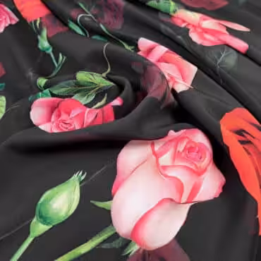 żorżeta jedwabna w róże czerwone i różowe na czerni