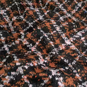 tkanina w kratę brąz i czerń z kolorowymi akcentami