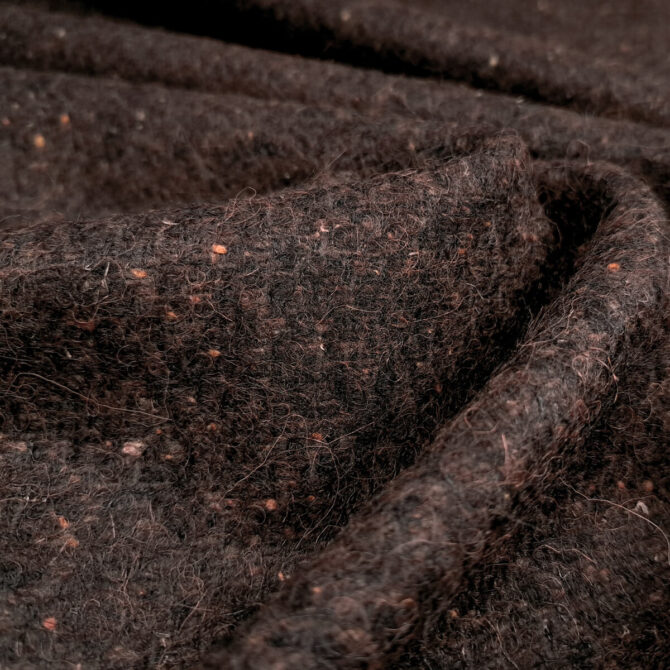 brązowy materiał tweed wełna wielbłądzia z alpaką kolorowe plamki
