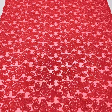 czerwona koronka gipiura na tiulu z wykończonymi brzegami pełna szerokość