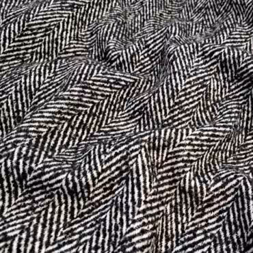 płaszczowa tkanina w dużą jodełkę boucle czerń z bielą