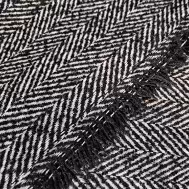tkanina w dużą jodełkę na płaszcze boucle czerń i biel obustronna