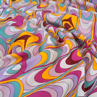 kolorowy jedwab z delikatną strukturą pawie pióra