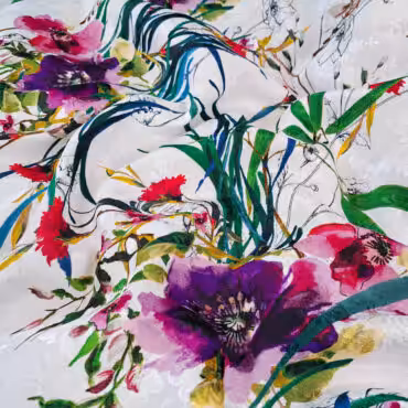 wiskoza żakardowa w kwiaty na białym tle